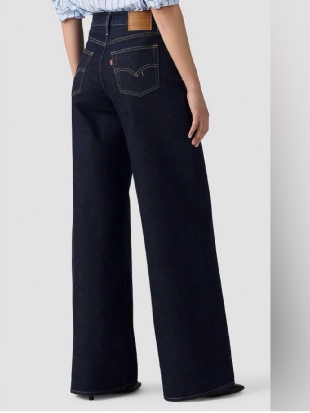 Levi's NWT 24 X 32 728 High-Rise Wide Leg dark denim Jeans - Picture 3 of 6